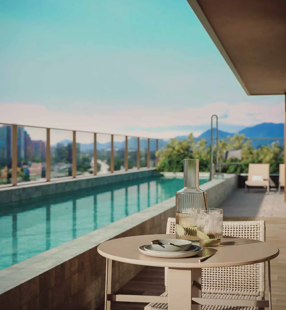 Piscina do rooftop com vista para as montanhas